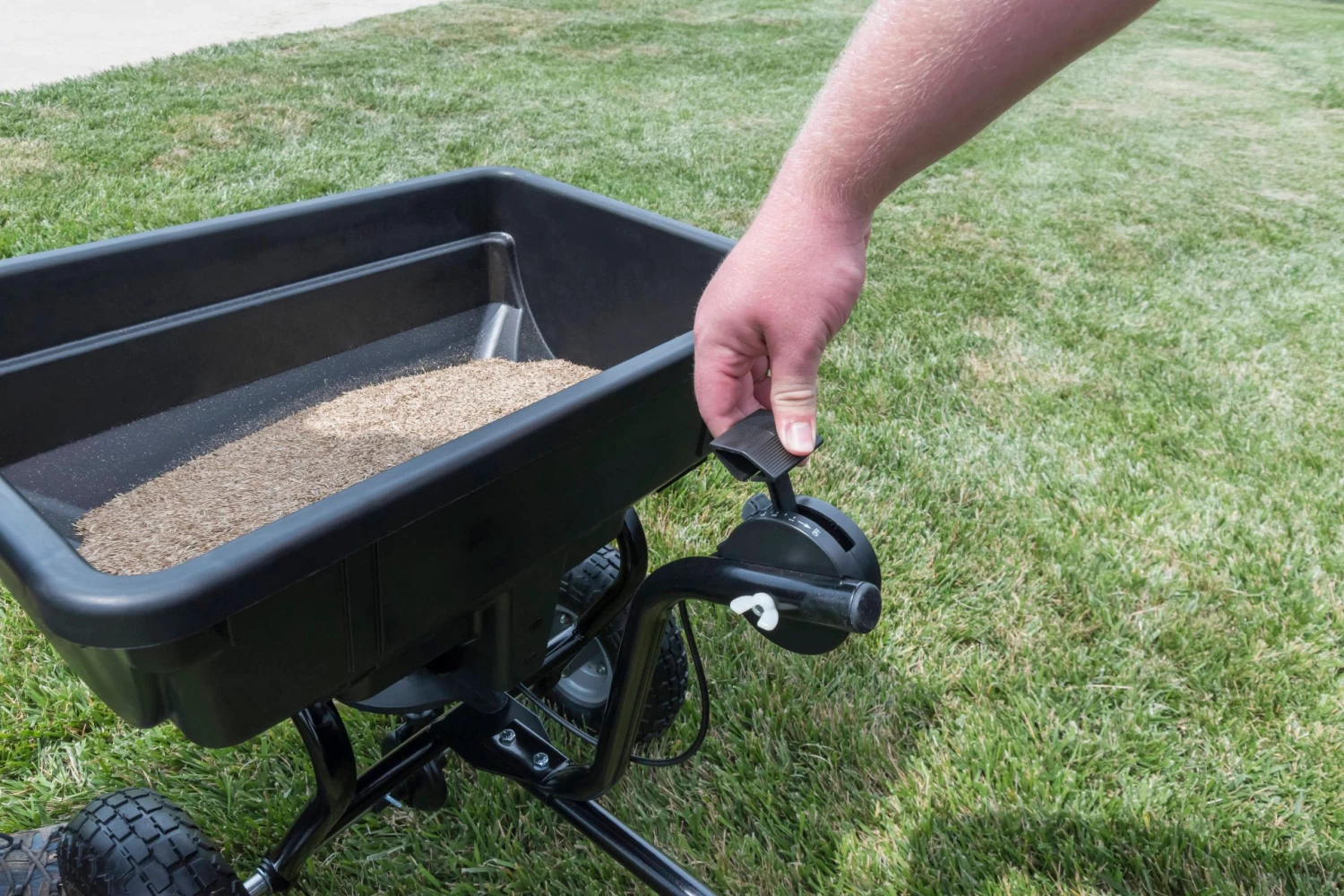 Top 10 🔥 Agri-Fab Spreaders & Sprayers Capacity Broadcast Tow-Behind Spreader 🤩 6 Top 10 🔥 Agri-Fab Spreaders & Sprayers Capacity Broadcast Tow-Behind Spreader 🤩 - Image 6